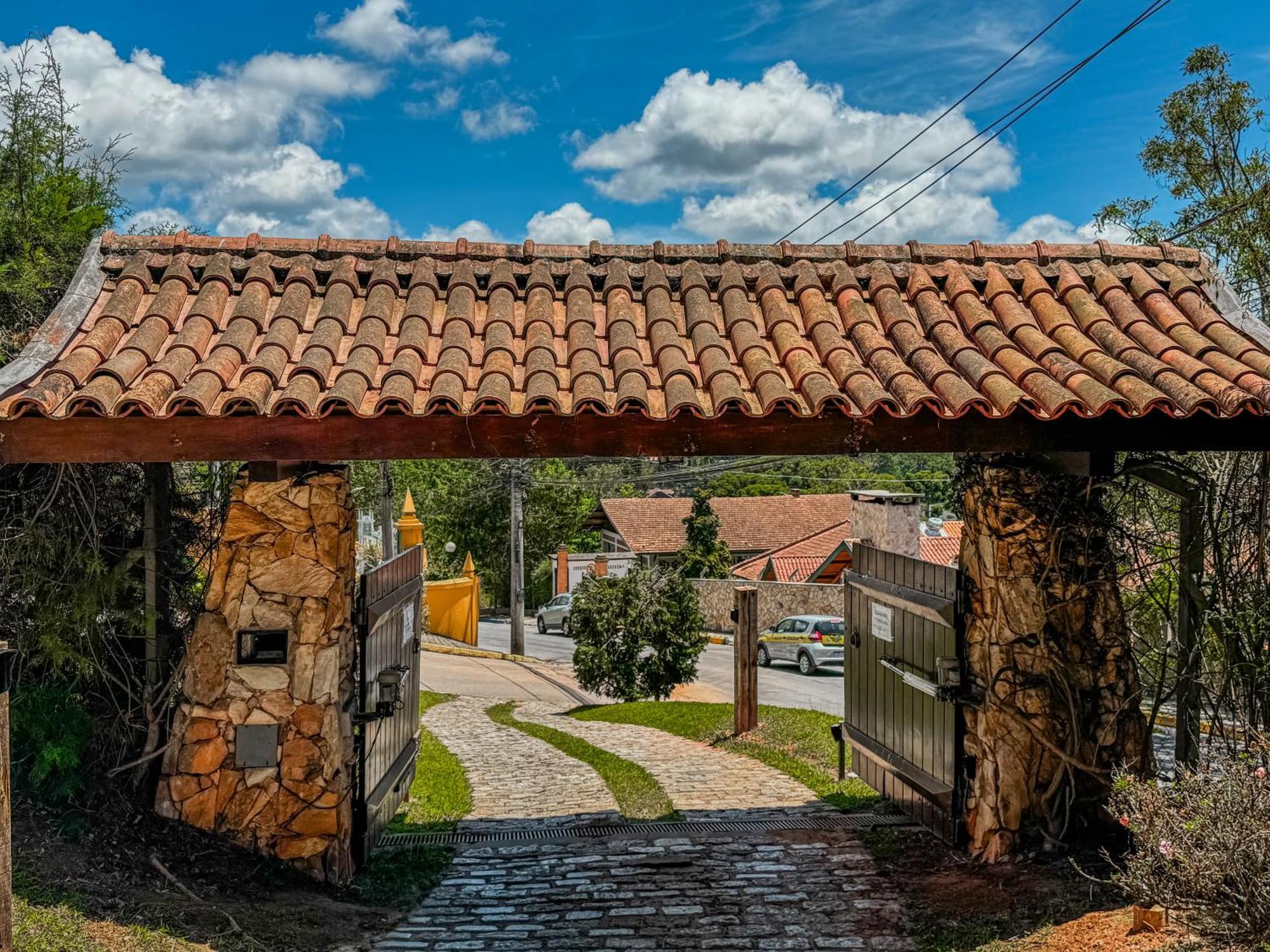 Mansao Nacional Inn Кампус-ду-Жордау Экстерьер фото